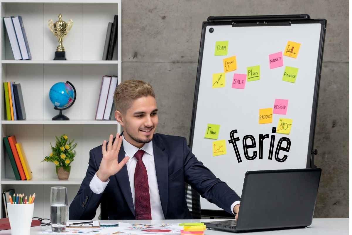 lavoratore che saluta e lavagna con scritto ferie